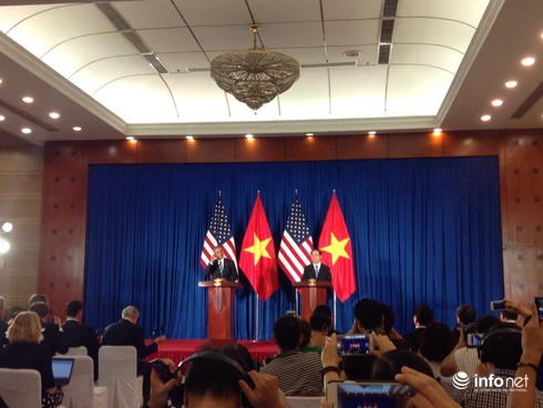 Tổng thống Obama tuyên bố gỡ bỏ hoàn toàn cấm vận vũ khí sát thương với Việt Nam - ảnh 1