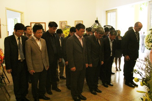 Đoàn Bộ Thông tin và Truyền thông viếng Lãnh tụ Fidel Castro Ruz - ảnh 2