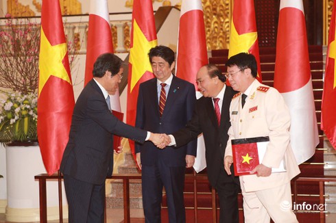 Thủ tướng Nhật thăm Việt Nam: Ký kết nhiều hợp tác Việt-Nhật quan trọng - ảnh 2