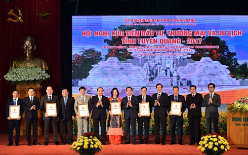 Thủ tướng chứng kiến nhà đầu tư 'rót' hơn 23.000 tỷ đồng vào Tuyên Quang - ảnh 4
