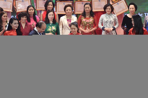 Thủ tướng đối thoại với đại biểu phụ nữ Việt Nam - ảnh 4