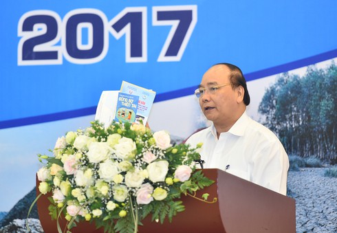 Thủ tướng: Không thể xả lũ làm tăng ngập mà vẫn 'đúng quy trình' - ảnh 1