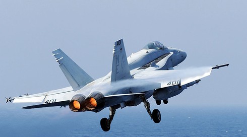 F-18 trên tàu sân bay USS Carl Vinson gặp nạn ngoài khơi Philippines - ảnh 1