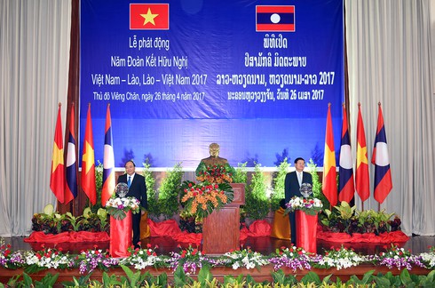 Hai Thủ tướng Việt Nam, Lào phát động Năm Đoàn kết hữu nghị 2017 - ảnh 1