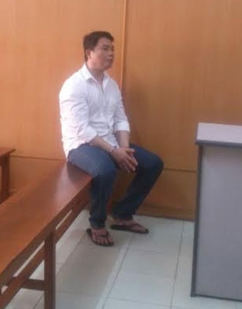 Giả sĩ quan quân đội để mua bán súng và ma túy - ảnh 1