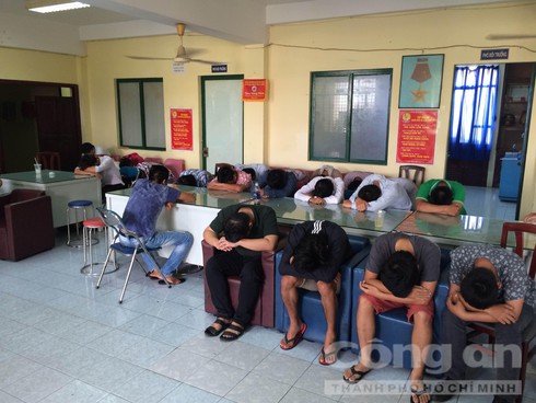 Đột kích tụ điểm đánh bạc lớn ở khu cà phê Bắc Hải - ảnh 3