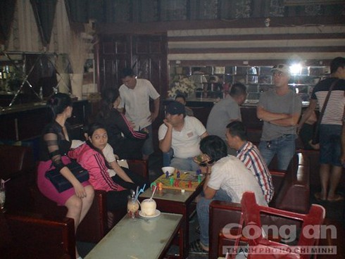 Đột kích tụ điểm đánh bạc lớn ở khu cà phê Bắc Hải - ảnh 1