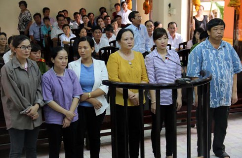 Kiên Giang: 6 bị cáo tham ô tài sản bệnh viện lãnh 67 năm tù giam - ảnh 1