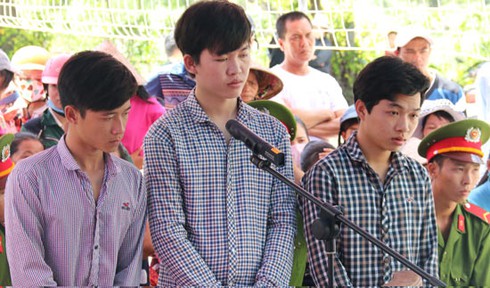 Kiên Giang: 36 tháng tù cho 3 đối tượng xúc phạm quốc kỳ - ảnh 1