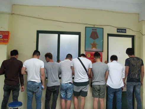 Phá ổ trai đẹp chuyên phục vụ tình dục cho quý ông - ảnh 1