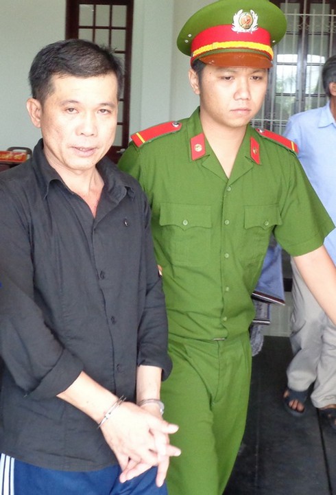 Chồng chích điện vợ vì nghi bị
