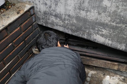 Tin mới nhất vụ cháy chung cư Xa La: Người dân lo lắng soi đèn tìm xe trong hầm - ảnh 12