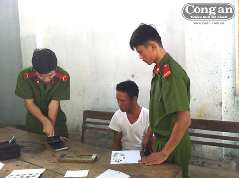 Cho “yêu râu xanh” quá giang - ảnh 1