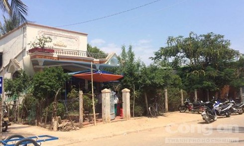 Chồng cầm kiếm chém gục vợ rồi tưới xăng tự thiêu - ảnh 1