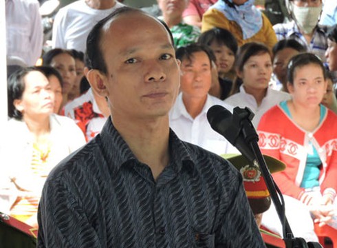 Đòn ghen của chồng khi thấy vợ đi ra từ nhà vệ sinh với... người lạ - ảnh 1