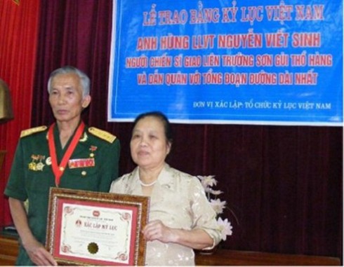 'Kiện tướng gùi hàng' và kỷ lục 'Đi bộ một vòng trái đất' - ảnh 2