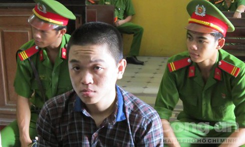 Cặp đôi nhí cùng làm… “chuyện người lớn” - ảnh 1