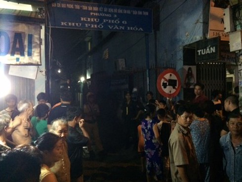 Hàng trăm cảnh sát đội mưa bao vây 'ổ ma tuý' ở quận Bình Thạnh - ảnh 1