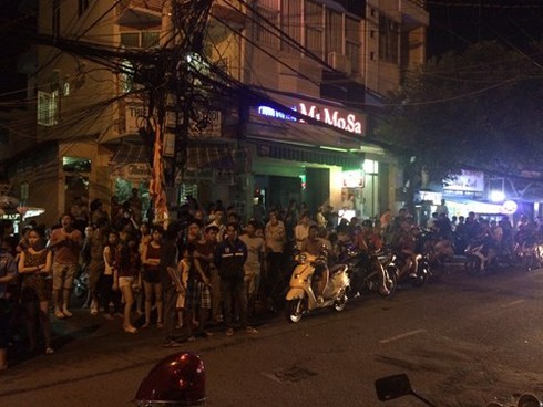 Hàng trăm cảnh sát đội mưa bao vây 'ổ ma tuý' ở quận Bình Thạnh - ảnh 2