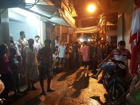 Hàng trăm cảnh sát đội mưa bao vây 'ổ ma tuý' ở quận Bình Thạnh - ảnh 6