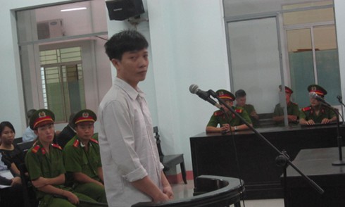 Dụ cháu gái vô phòng làm bậy, bị mẹ vợ bắt quả tang - ảnh 1