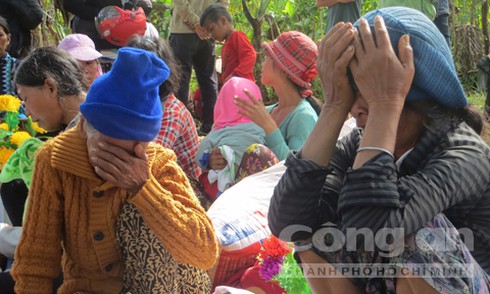 Làng nghèo chìm trong tang tóc sau vụ tai nạn thảm khốc - ảnh 2