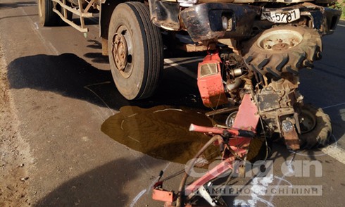 Làng nghèo chìm trong tang tóc sau vụ tai nạn thảm khốc - ảnh 4