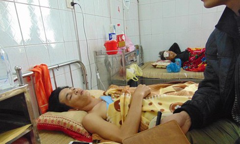 Nổi cơn 'điên' đâm mẹ vợ, xịt hơi cay vào mặt bố vợ để tẩu thoát - ảnh 1