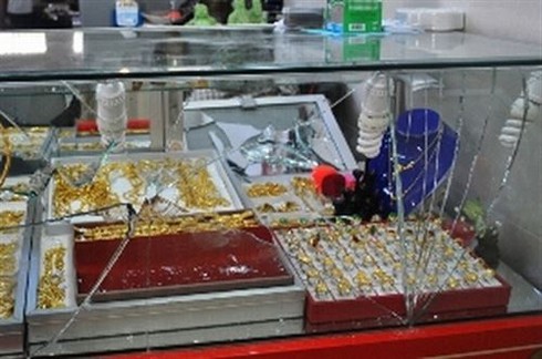 Đến tiệm vàng hỏi mua rồi... cướp giật - ảnh 1