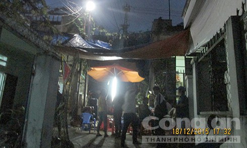 Hai thanh niên bị kẻ lạ bắn thương vong lúc rạng sáng - ảnh 1