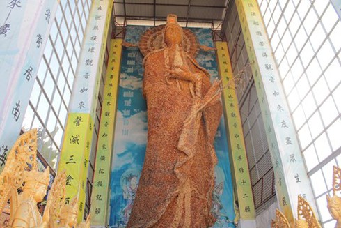 Chuyện lạ tại ngôi chùa 've chai' độc đáo nhất Việt Nam - ảnh 3