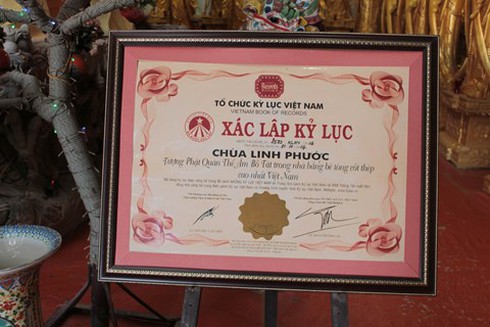 Chuyện lạ tại ngôi chùa 've chai' độc đáo nhất Việt Nam - ảnh 4