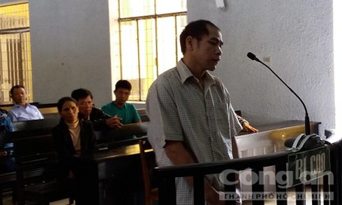 Y án chung thân cho gã cha nuôi đồi bại, bắt con làm nô lệ tình dục suốt 4 năm - ảnh 1