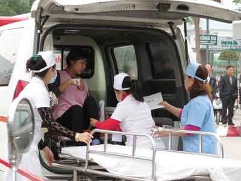Gần 400 công nhân lũ lượt nhập viện nghi ngộ độc - ảnh 2