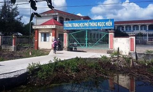 Thầy giáo lấy cắp đề thi học kỳ để gạ tình học sinh - ảnh 1