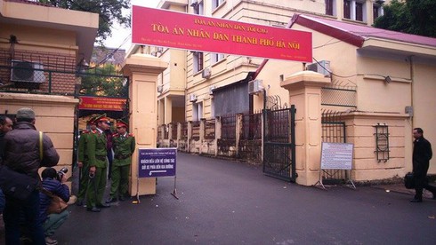 Chờ lãnh án vì tấn công thư ký tòa án - ảnh 1