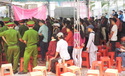 Nhóm gây rối trước quán bar MTM lãnh án - ảnh 2