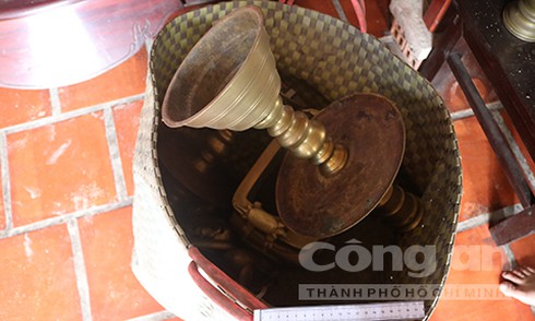 Khoét cửa vào trộm lư đồng - ảnh 1