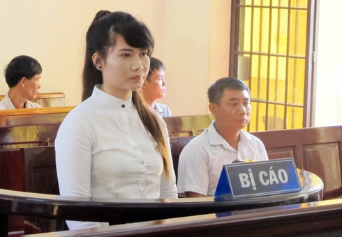 Hotgirl xinh đẹp và chiêu bán xe ô tô bạc tỷ - ảnh 1