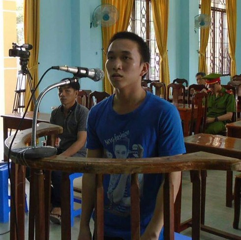 Dùng ớt bột ngâm măng chua làm “đồ nghề” đi cướp - ảnh 1