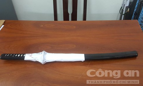 Can vợ bị đánh, vung kiếm Nhật chém gần đứt lìa bàn tay đối thủ - ảnh 1