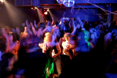 Cú vấp ngã của cô sinh viên - ảnh 1