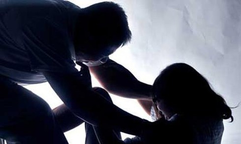 Đặt câu hỏi dồn ‘dụ’ yêu râu xanh khi vừa bị cưỡng bức - ảnh 1