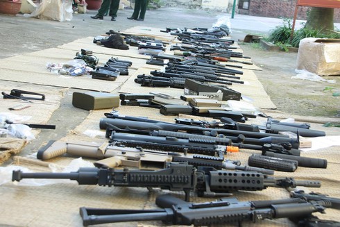 BĐBP Hải Phòng thu giữ 6 thùng súng đồ chơi nguy hiểm - ảnh 1