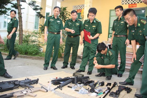 BĐBP Hải Phòng thu giữ 6 thùng súng đồ chơi nguy hiểm - ảnh 5