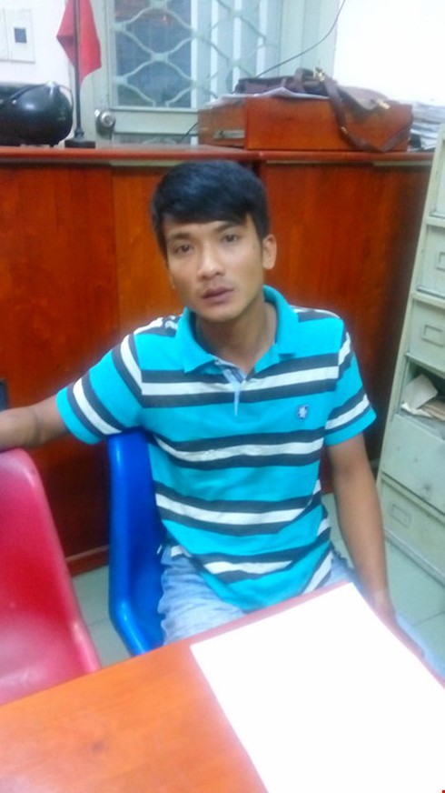 Cô gái đuổi theo tông ngã tên cướp như phim hành động - ảnh 1