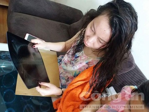 Nữ sinh thoát chết khi bị 2 tên cướp cởi trần áp sát giữa đường - ảnh 1