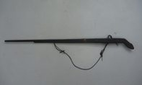 Giận vợ, chồng lên rẫy dùng súng kíp tự tử - ảnh 1