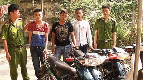 Khốn khổ vì cô gái quá giang! - ảnh 1