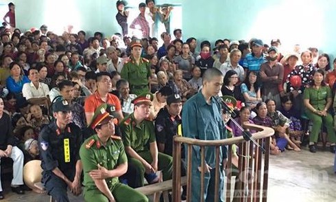 Người dân vỗ tay khi toà tuyên án tử hình kẻ bắt cóc, sát hại bé trai 11 tuổi - ảnh 1